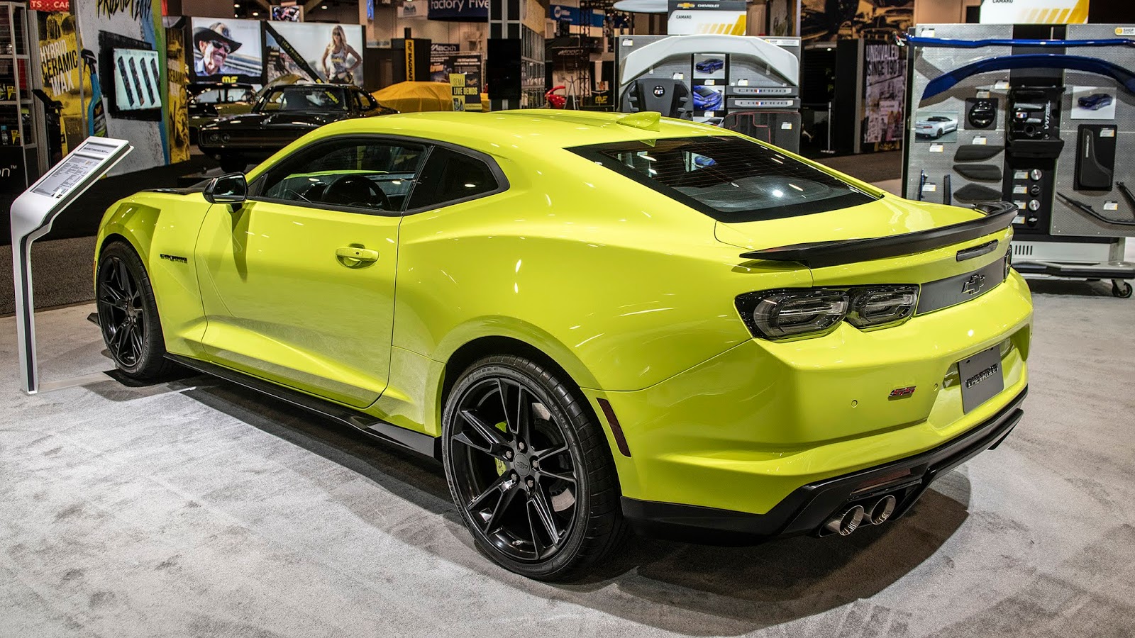 Chevrolet Camaro SS 2021 зелёный